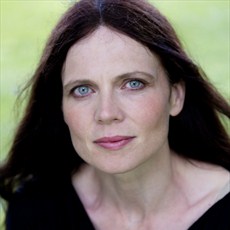 Antonia Honeywell-1x3a