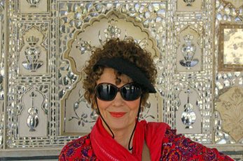 dinah-in-hall-of-mirrors-amer-fort-nr-jaipur-fb