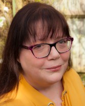 Elaine Everest updated author photo 2017.jpg