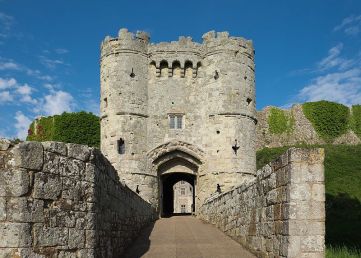 9 Carisbrooke_Castle_gatehouse